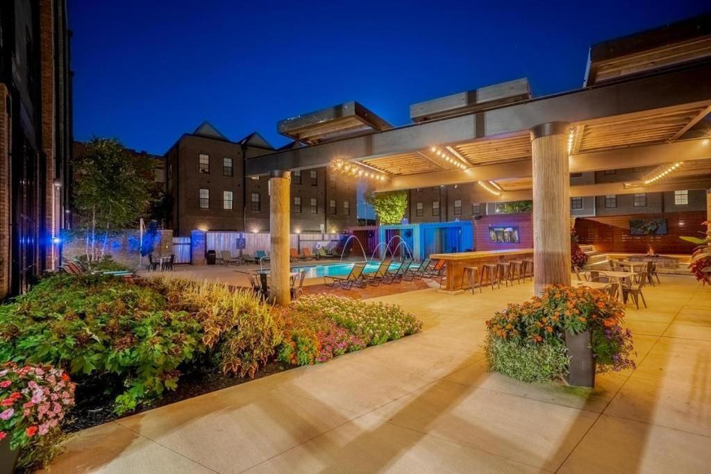 Luxury 1br Penthouse Elevator Free Parking! *