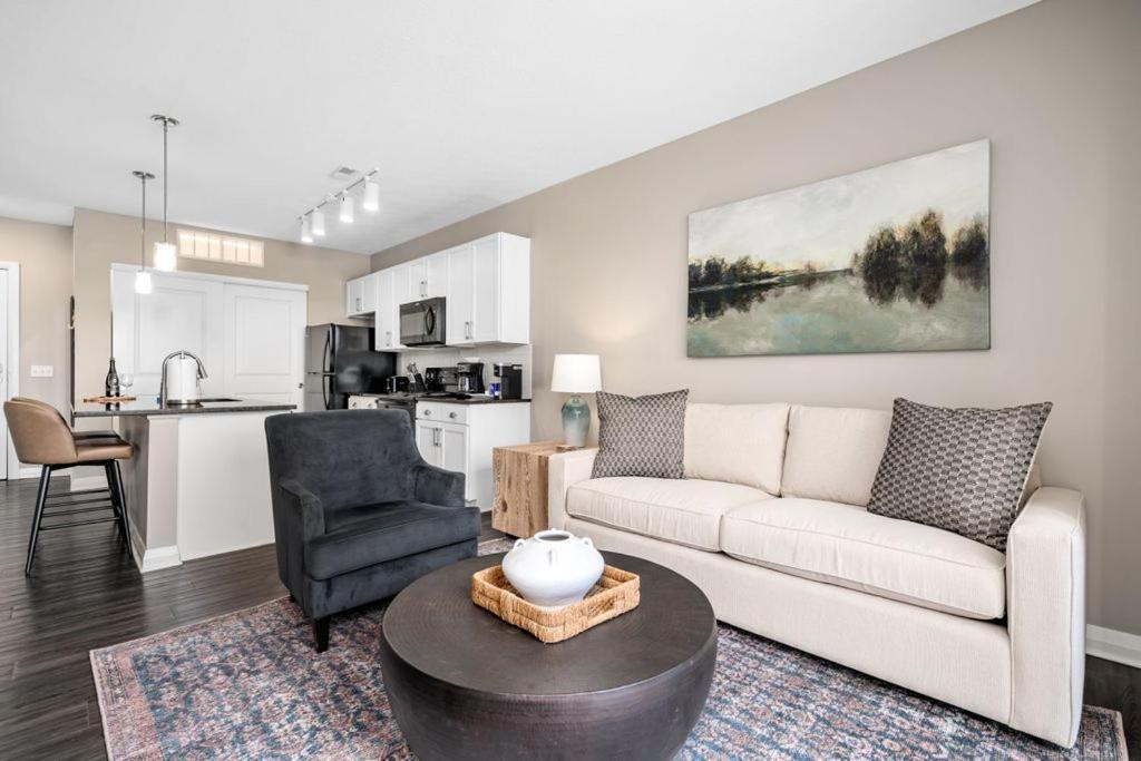 Luxury 1br Penthouse Elevator Free Parking! Apartment *