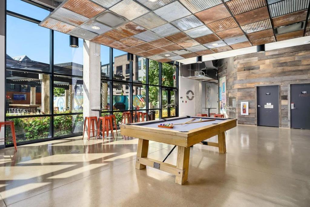 Luxury 1br Penthouse Elevator Free Parking! Apartment